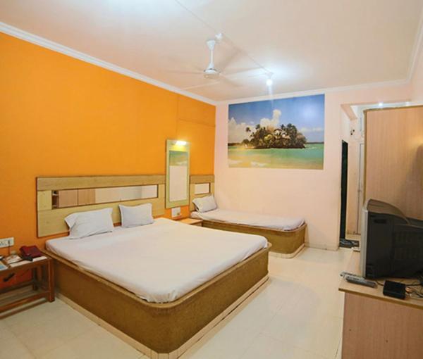 Hotel Sourabh Garden Shirol Luaran gambar