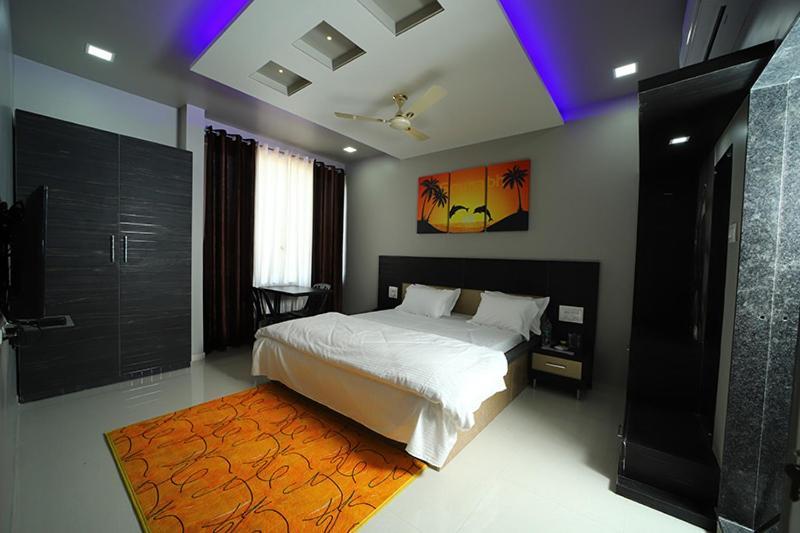 Hotel Sourabh Garden Shirol Luaran gambar